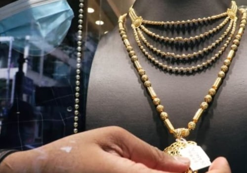 Is it better to buy physical gold or digital gold?
