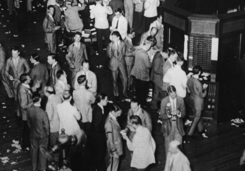 Does gold go down when the stock market crashes?