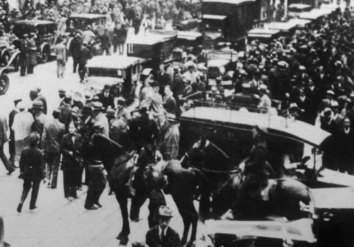 Does gold go down when the stock market crashes?